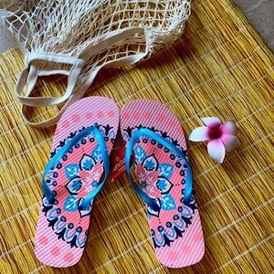 🆕 Women’s  Pink and Blue Flip Flops ( Medium 7/8)